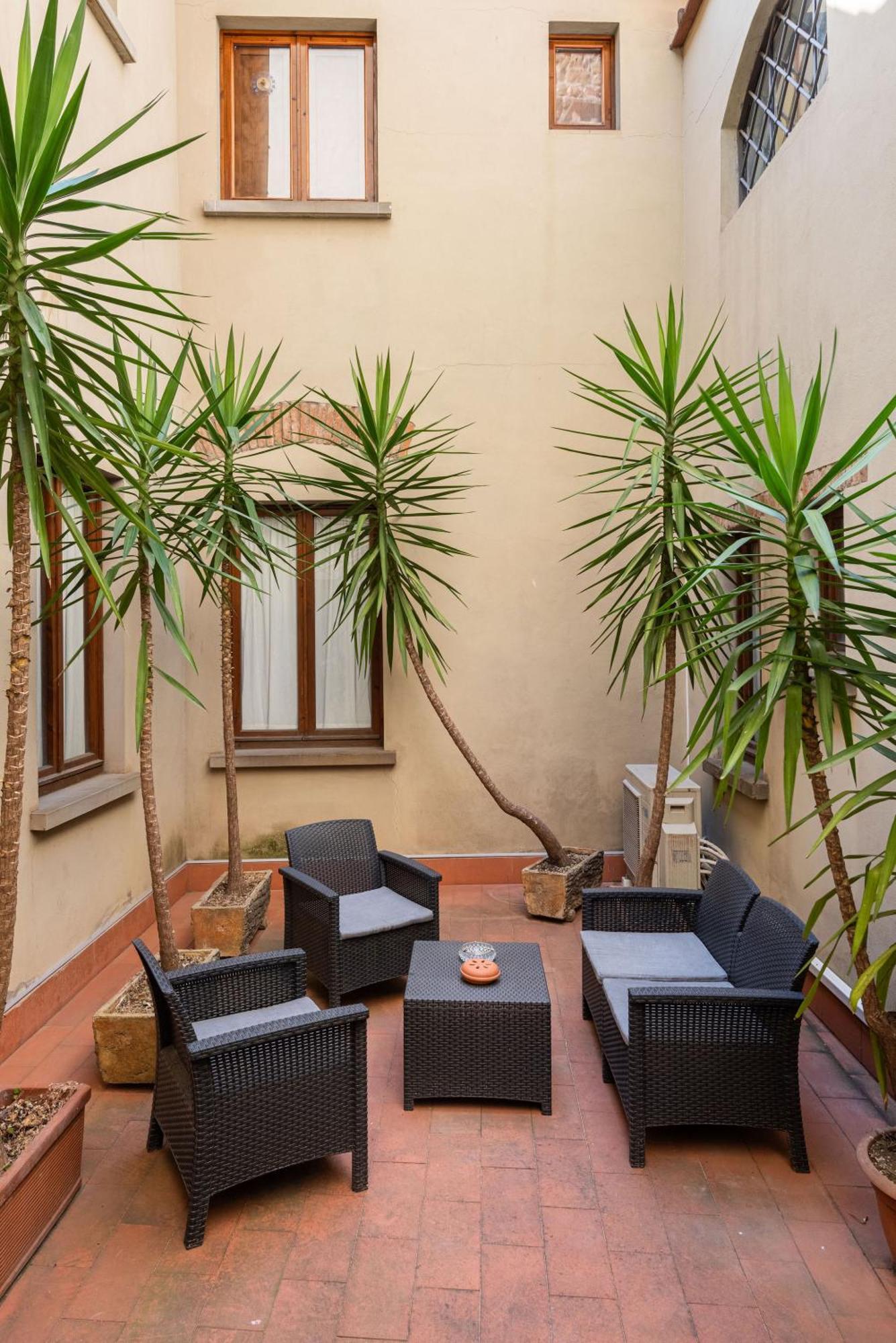 Signoria Apartment With Patio Florence Ngoại thất bức ảnh