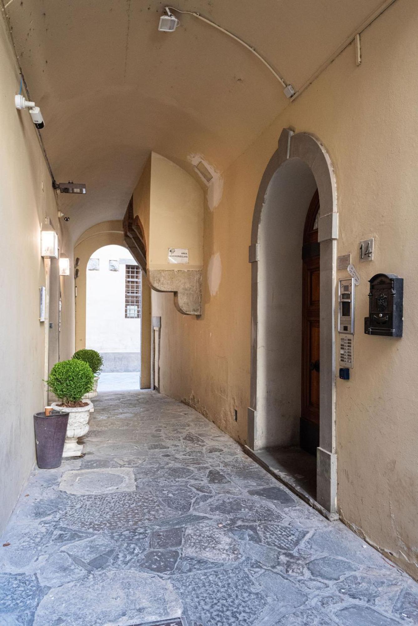Signoria Apartment With Patio Florence Ngoại thất bức ảnh