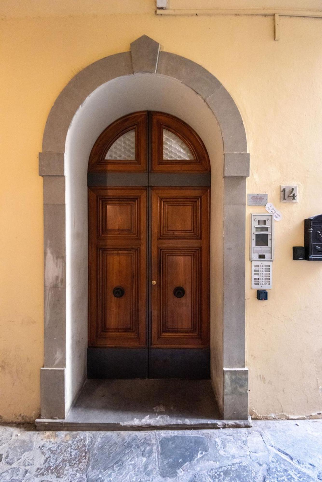 Signoria Apartment With Patio Florence Ngoại thất bức ảnh